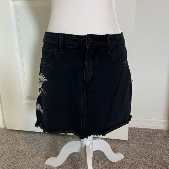 EUC Boohoo Black Denim Skirt Crane Embroidery 8 - Picture 2 of 9